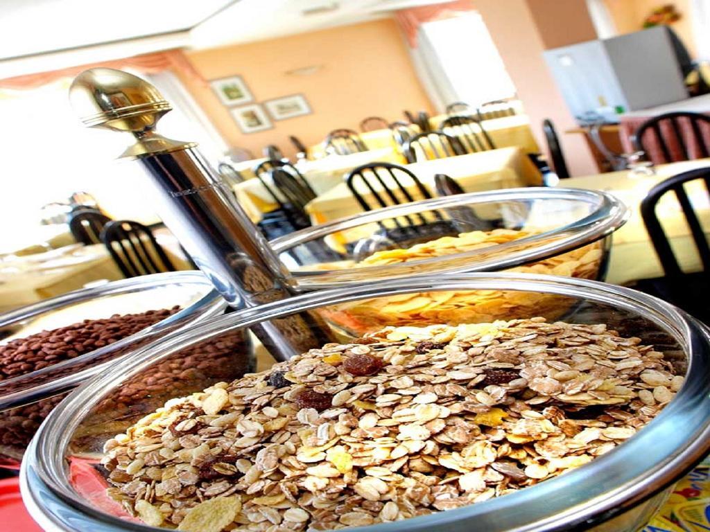 Hotel Alberello Riva del Garda Ngoại thất bức ảnh