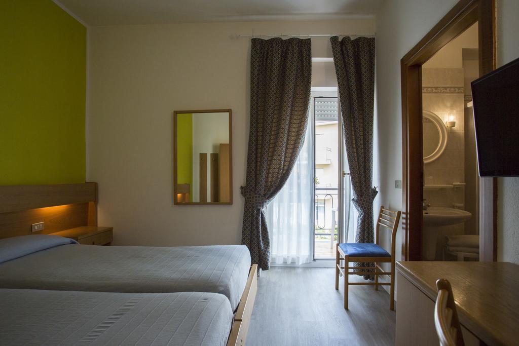 Hotel Alberello Riva del Garda Ngoại thất bức ảnh