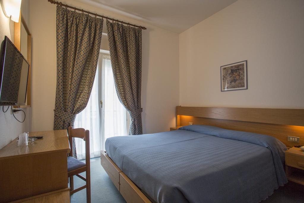 Hotel Alberello Riva del Garda Ngoại thất bức ảnh