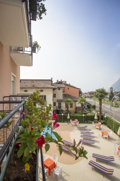 Hotel Alberello Riva del Garda Ngoại thất bức ảnh