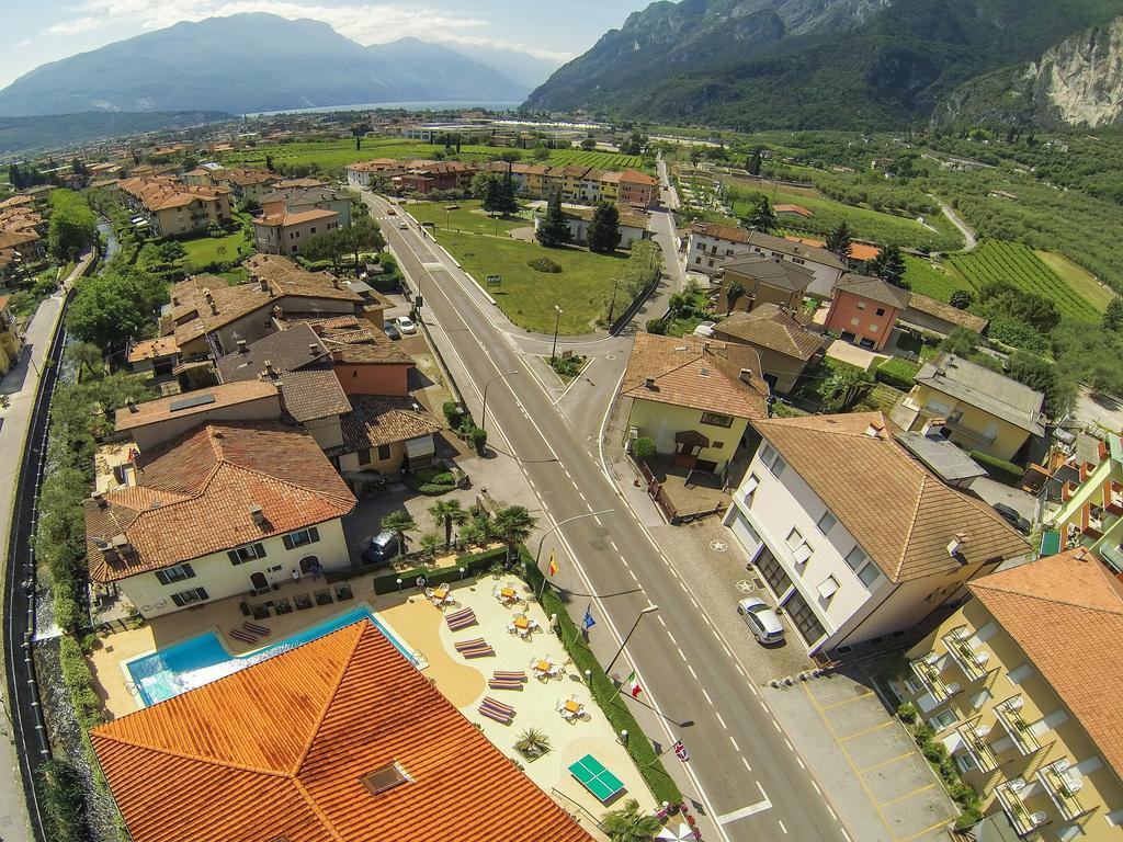 Hotel Alberello Riva del Garda Ngoại thất bức ảnh