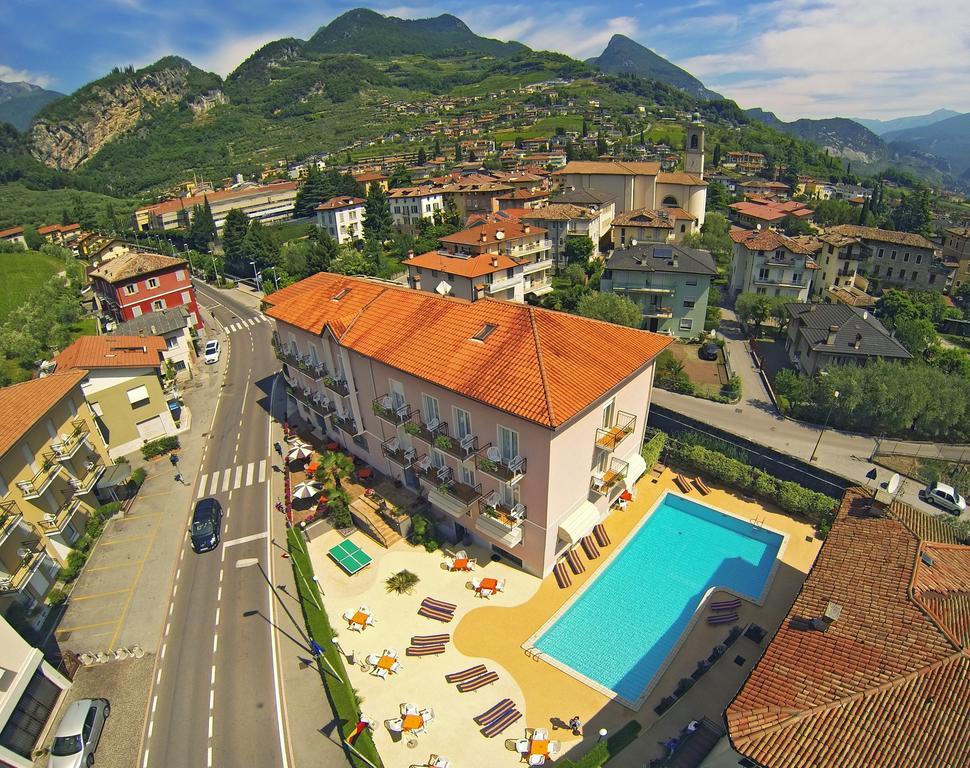 Hotel Alberello Riva del Garda Ngoại thất bức ảnh