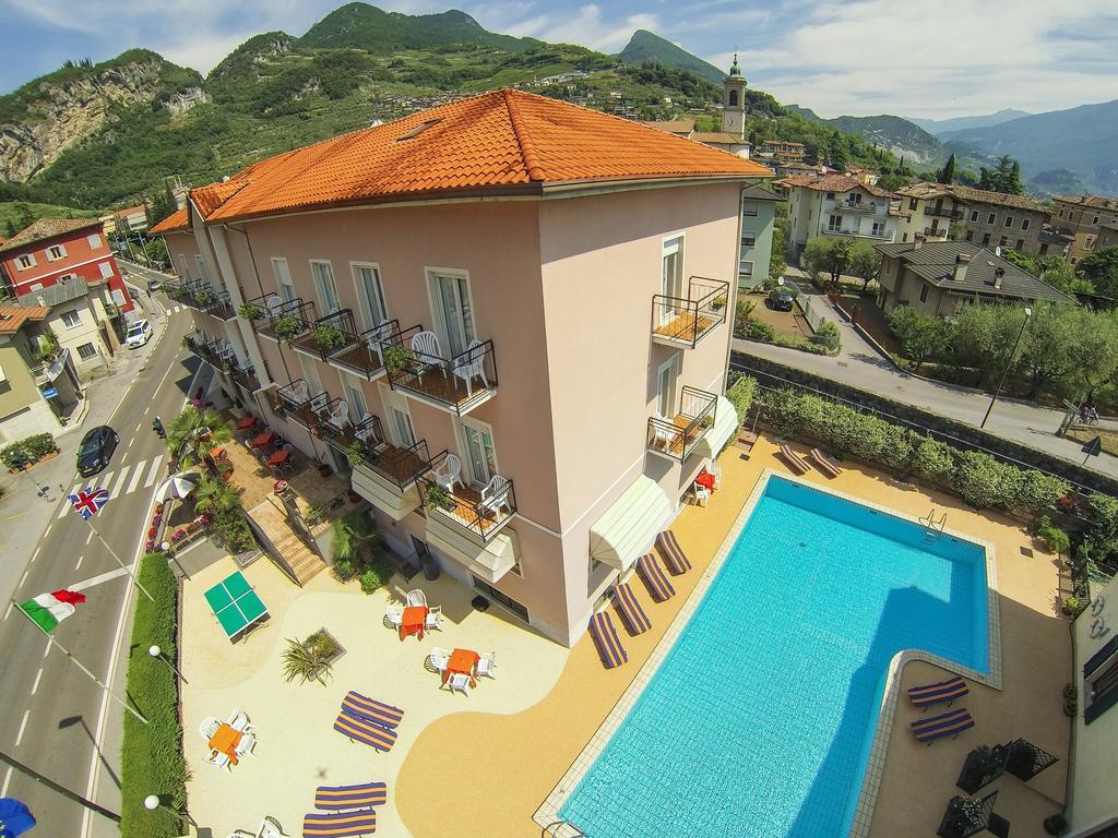 Hotel Alberello Riva del Garda Ngoại thất bức ảnh