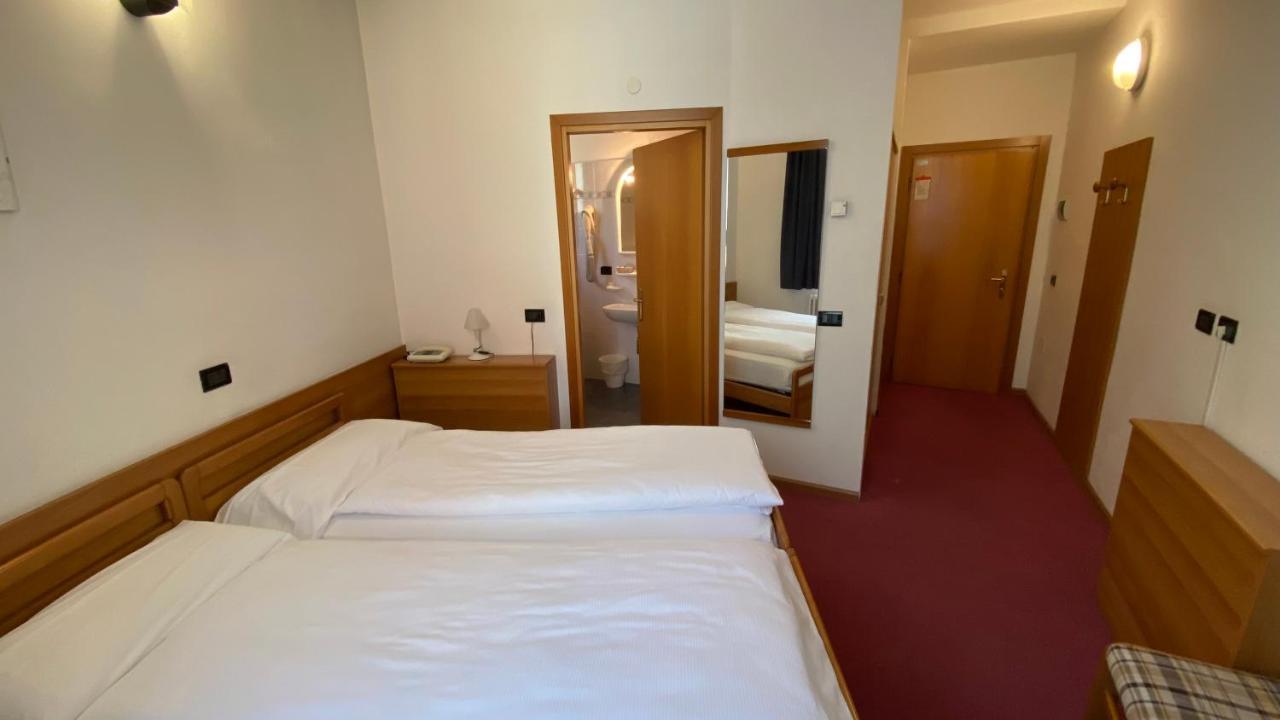 Hotel Alberello Riva del Garda Ngoại thất bức ảnh