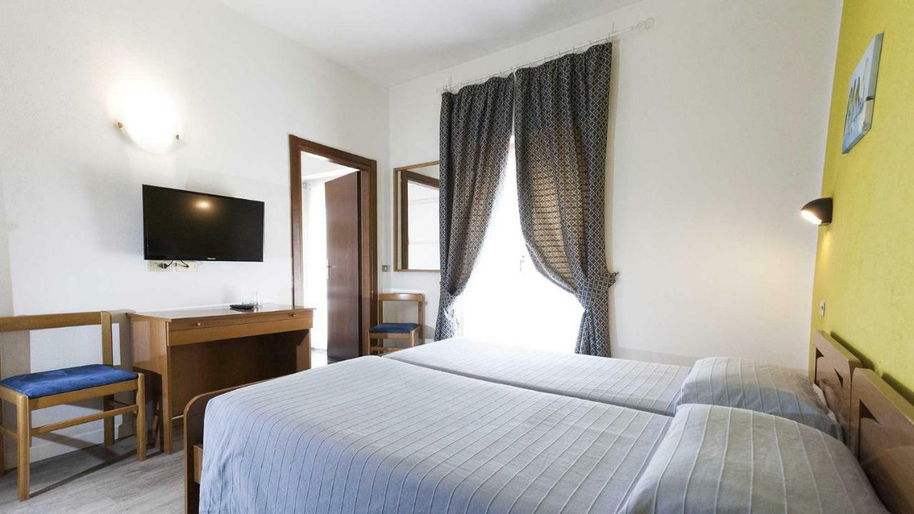 Hotel Alberello Riva del Garda Ngoại thất bức ảnh