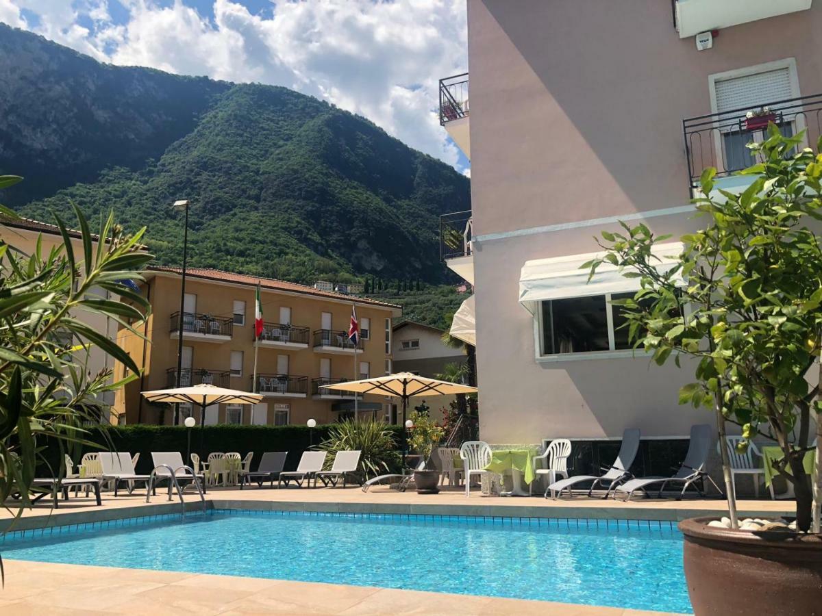 Hotel Alberello Riva del Garda Ngoại thất bức ảnh