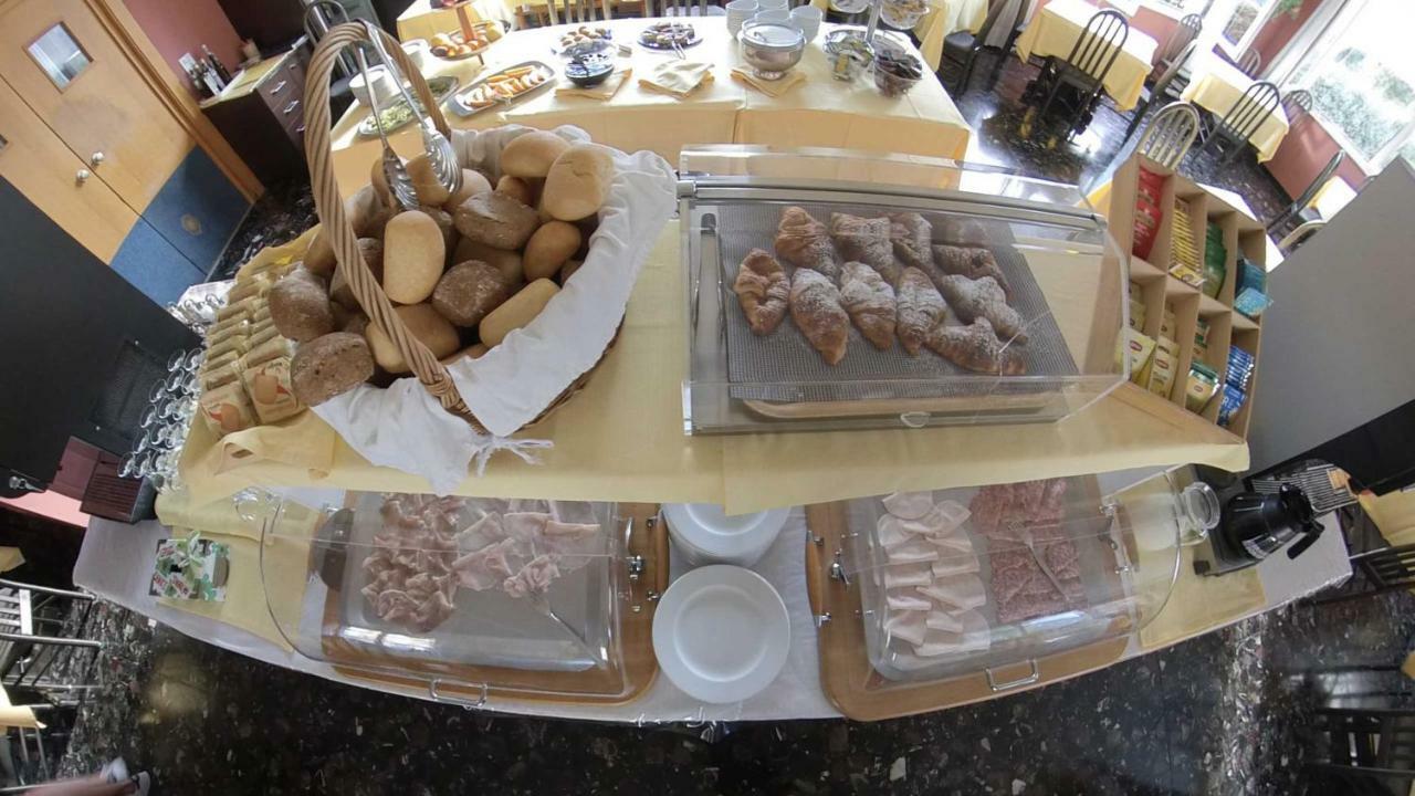 Hotel Alberello Riva del Garda Ngoại thất bức ảnh
