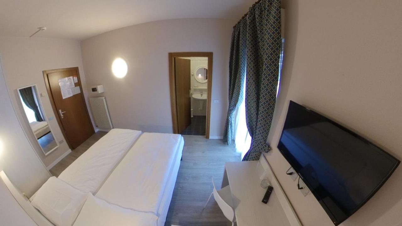 Hotel Alberello Riva del Garda Ngoại thất bức ảnh
