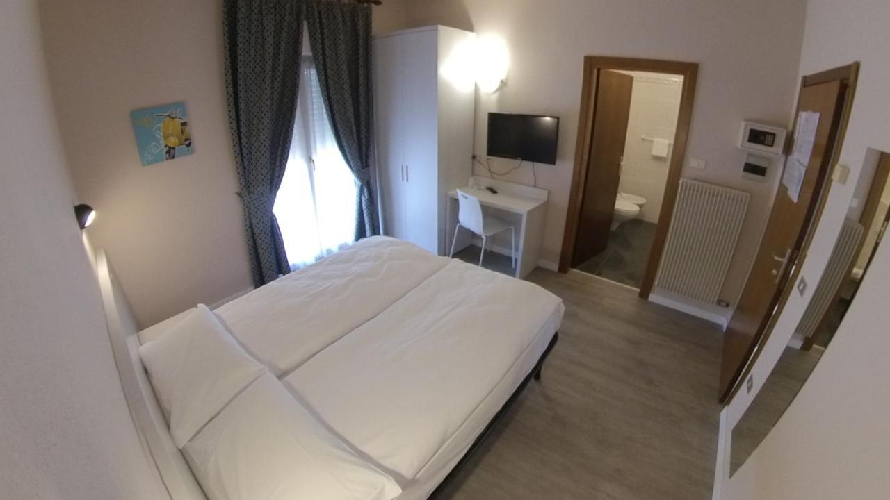 Hotel Alberello Riva del Garda Ngoại thất bức ảnh